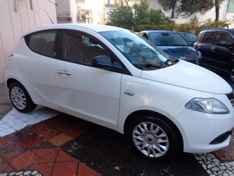 Lancia Ypsilon 1.2 69 CV 5 porte GPL Ecochic Silver