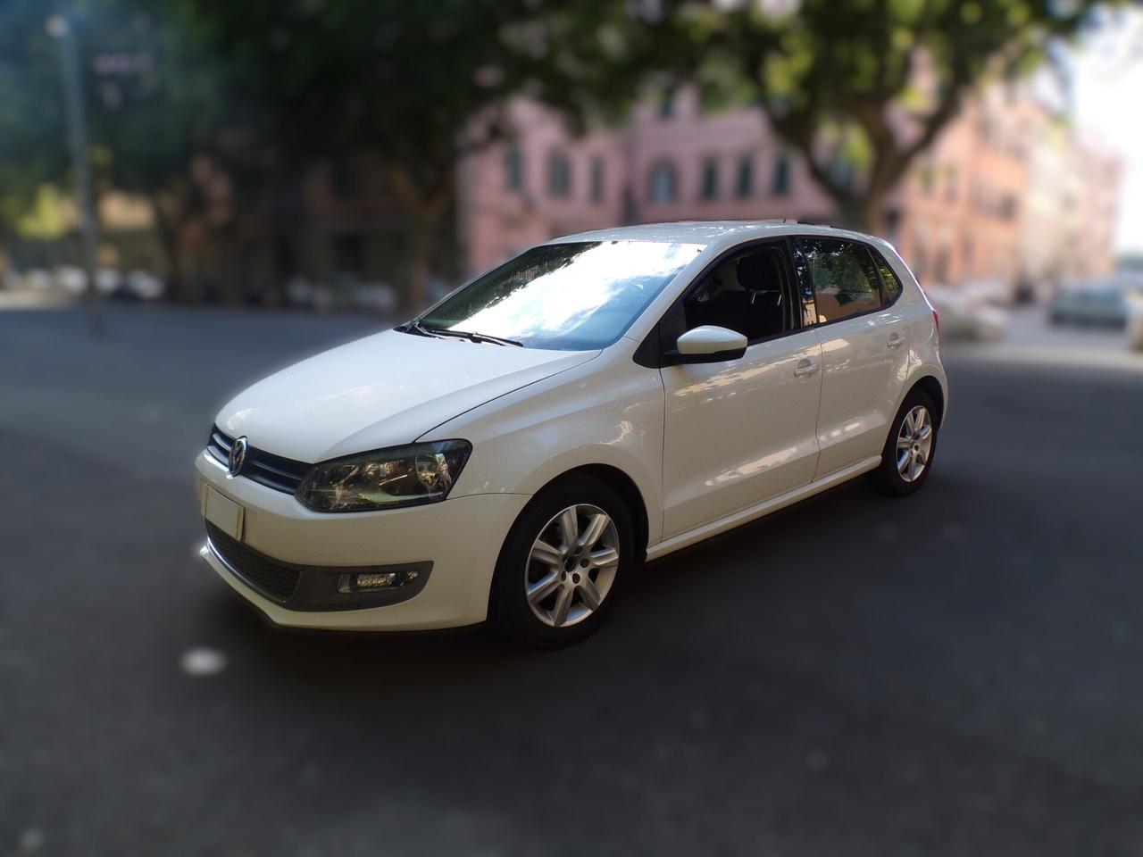 AUTO VOLKSWAGEN POLO 5P COMFORTLINE BI-FUEL DEL 2010 CON 227.500 KM