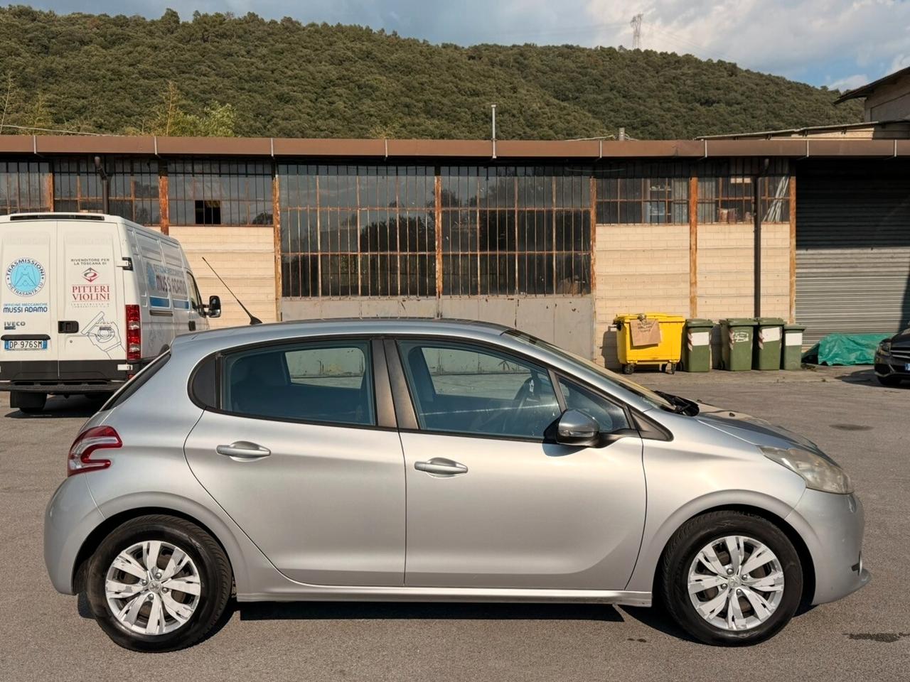 Peugeot 208 1.4 HDi 68 CV 5 porte Allure