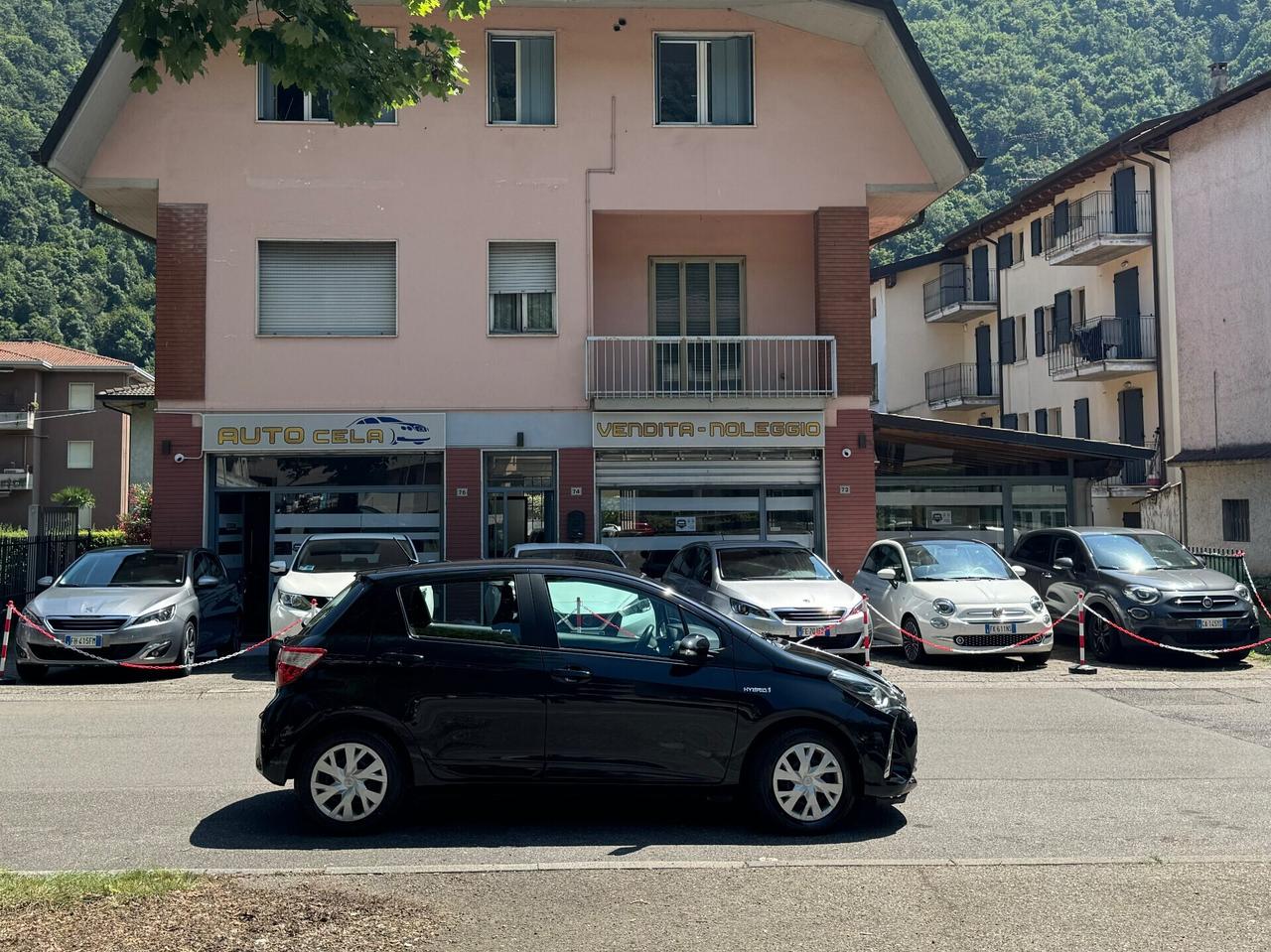 Toyota Yaris 1.5 Hybrid 5 porte - NEOPATENTATI - CAMBIO AUTOMATICO