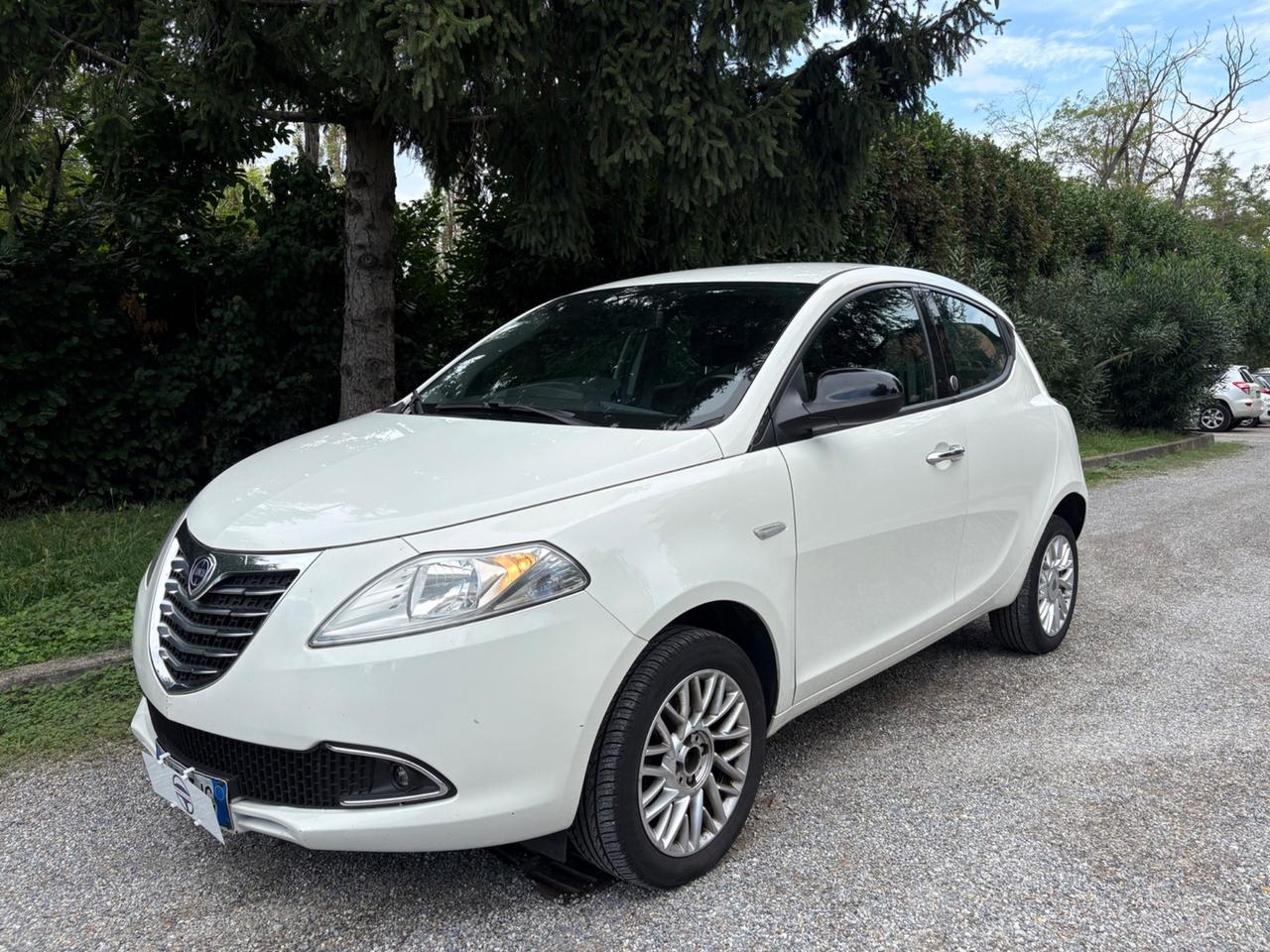Lancia Ypsilon 0.9 TwinAir 85 CV 5 porte Metano Ecochic Gold
