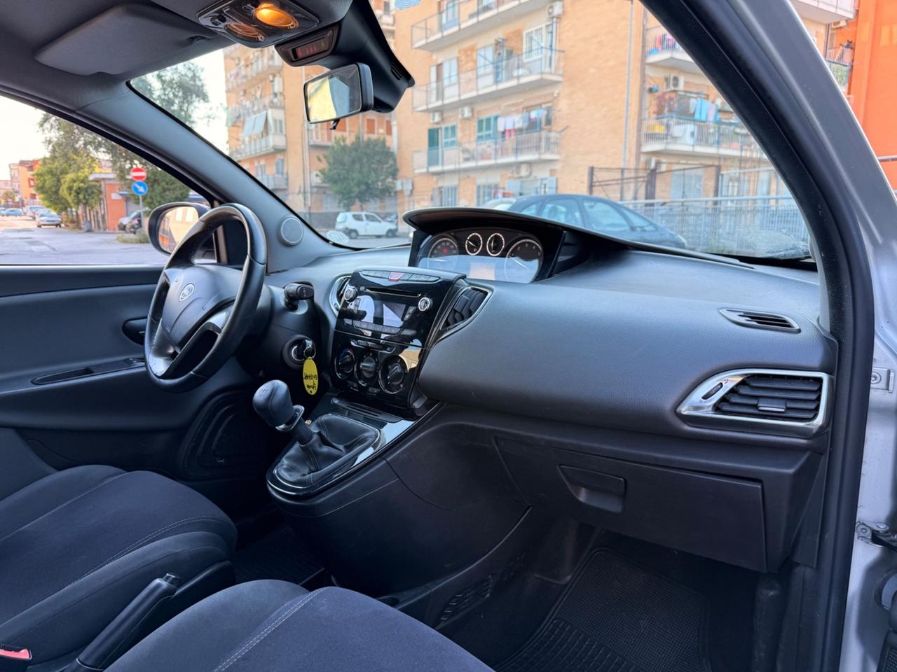 New Lancia Ypsilon 1.2benz 5portGPL Gold Full Perfett