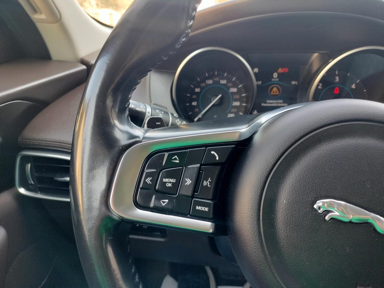 Jaguar F-Pace 2.0 D 180 CV AWD aut. Prestige