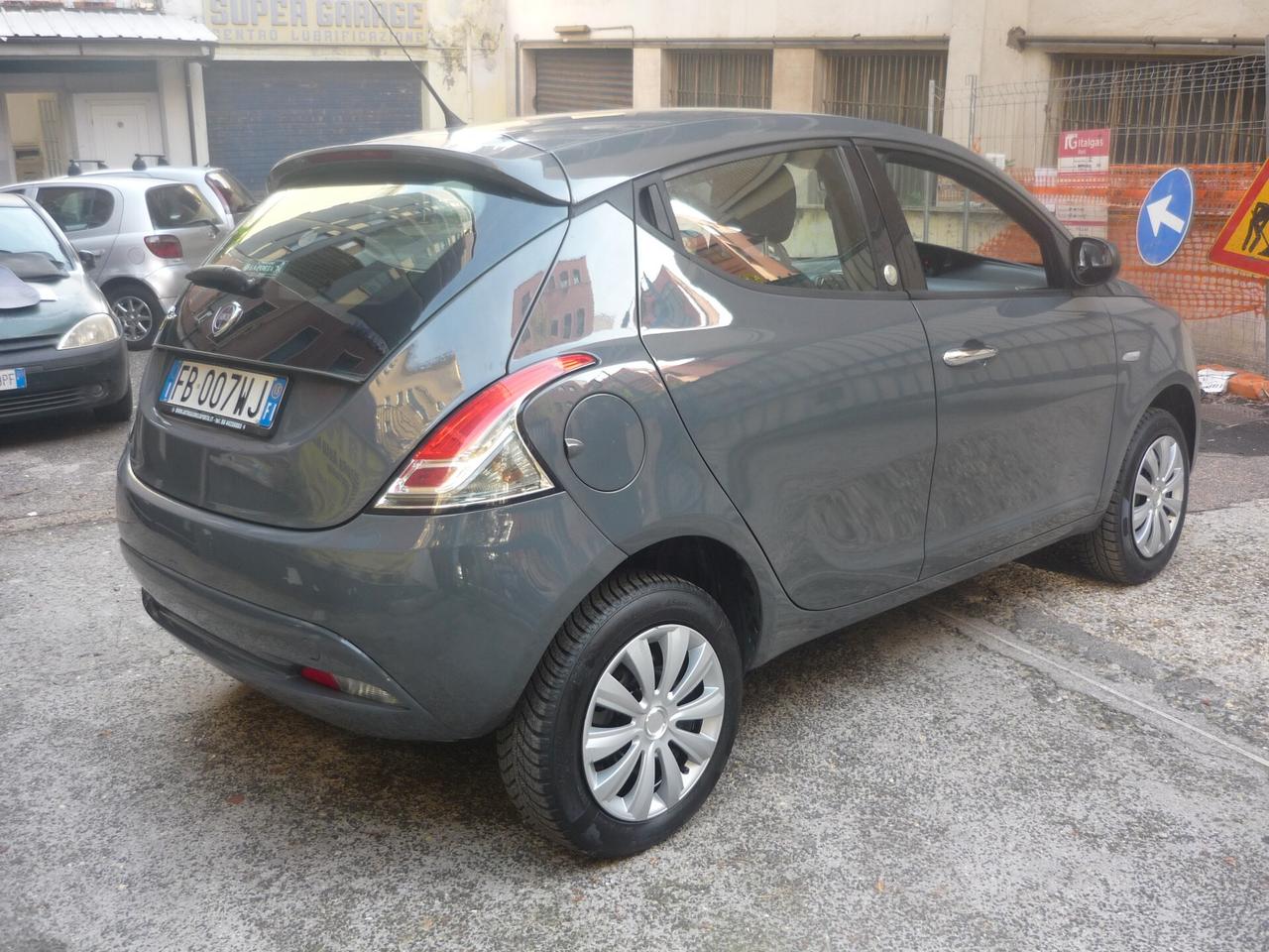 Lancia Ypsilon 0.9 TwinAir 85 CV 5 porte Metano Ecochic Gold