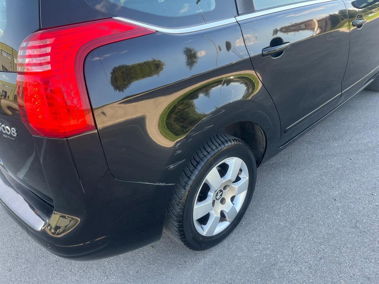 Peugeot 5008 1.6 HDi 115CV Business 7 POSTI