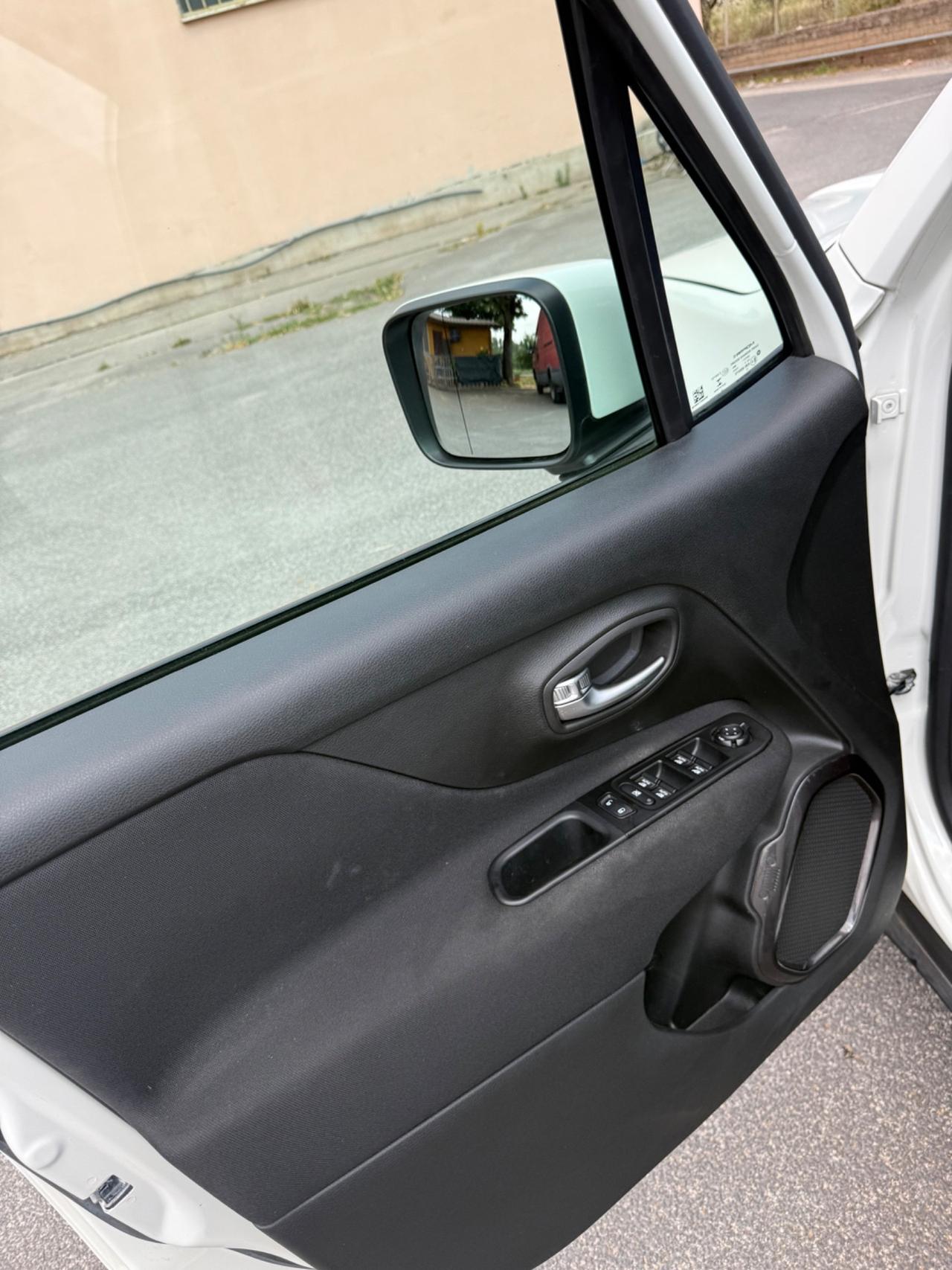 Jeep Renegade 4xe eletttica/benzina