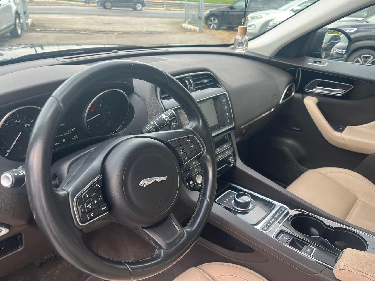 Jaguar F-Pace 2016 2.0 D 180 CV Portfolio