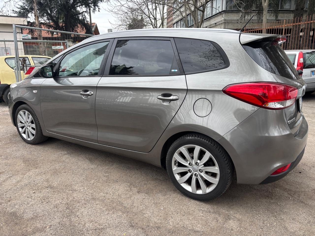 Kia Carens 1.7 CRDi 141 CV Platinum