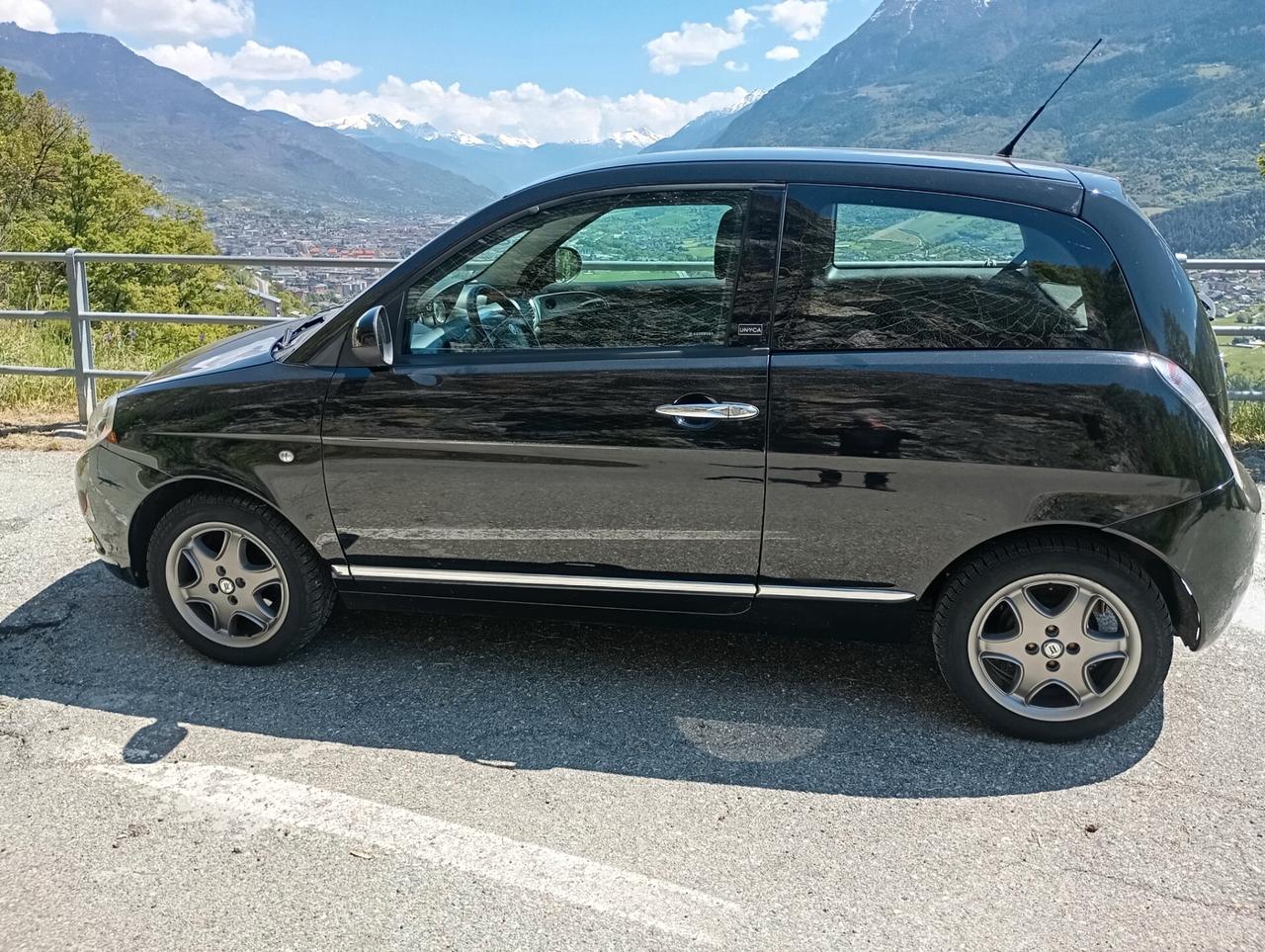 Lancia Ypsilon 1.2 69 CV Unyca