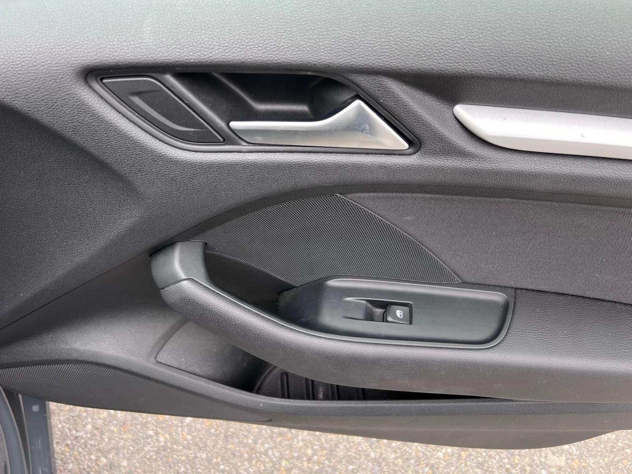 Audi A3 Business Line 1.6 30 TDI #4241