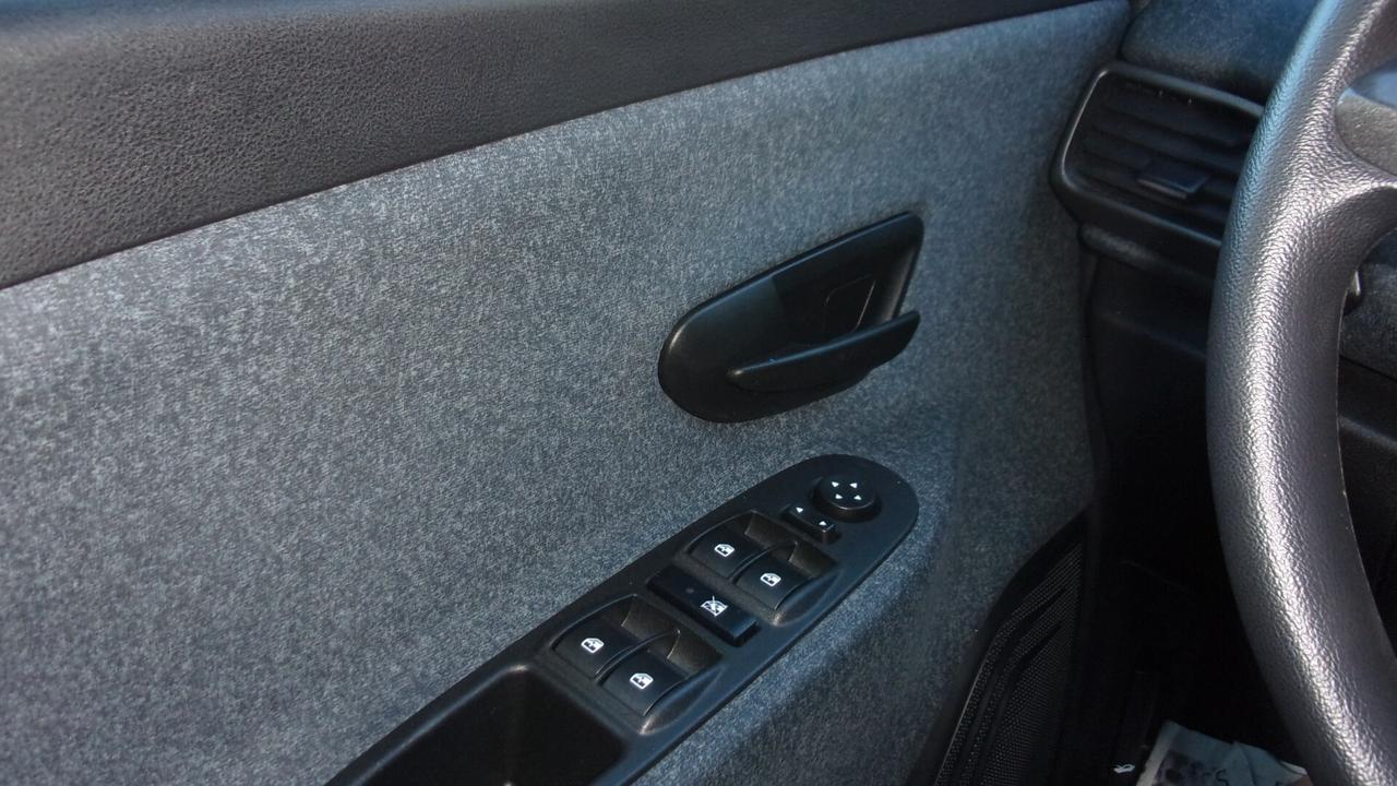 Lancia Ypsilon 1.0 FireFly 5 porte S&S Hybrid Silver