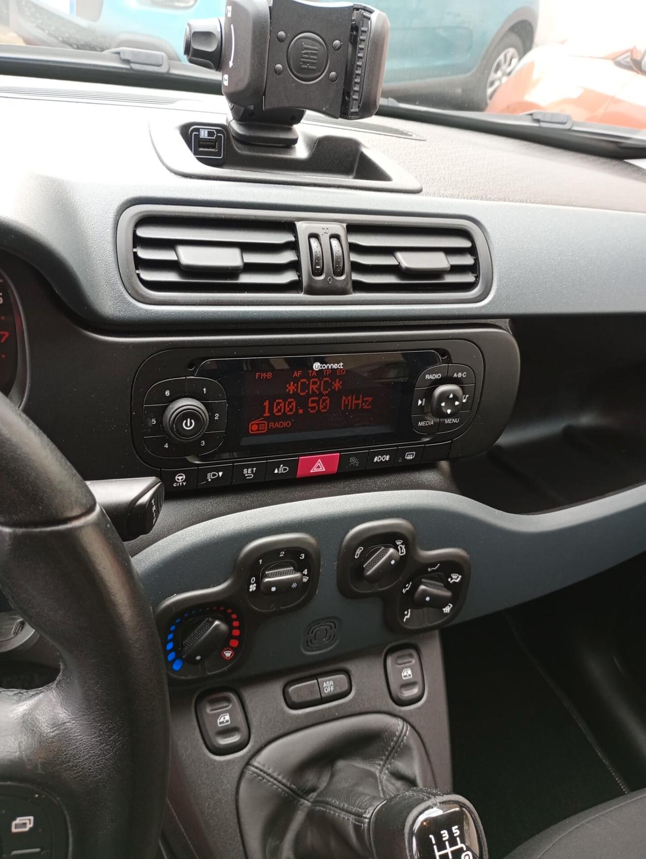 Fiat Panda 1.2 Lounge uconnect,pari al nuovo.