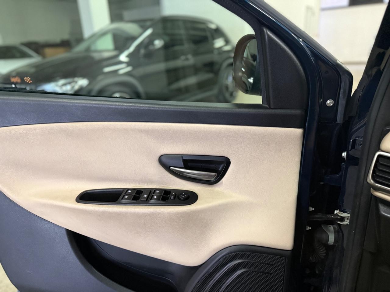 Lancia Ypsilon 1.2 69 CV 5 porte Gold