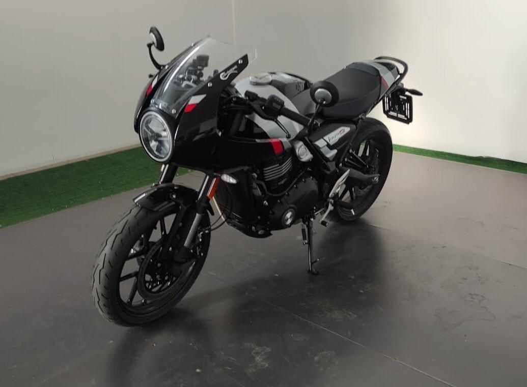 Triumph Thruxton 400