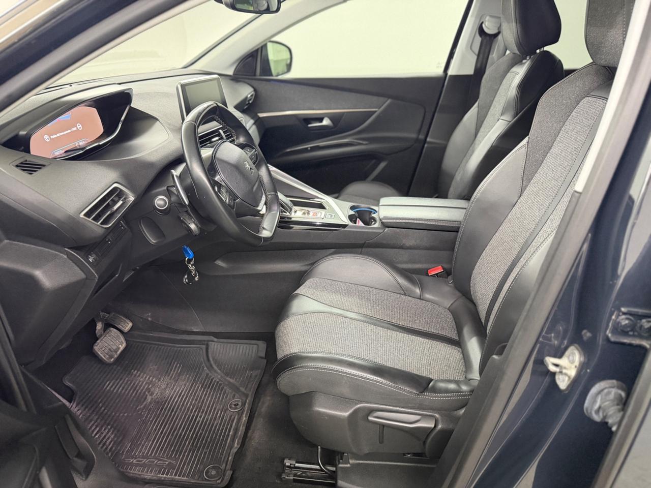 PEUGEOT 3008 CAMBIO AUTOMATICO (anno 2020)