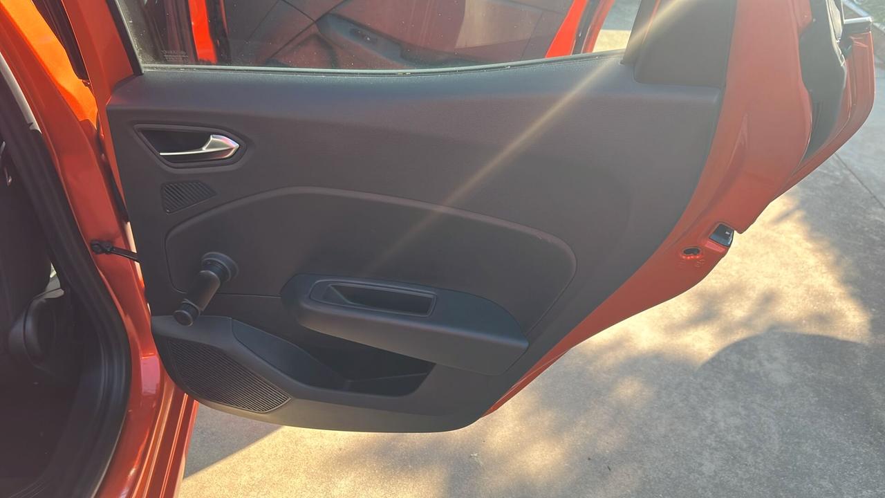 Renault Clio TCe 100 CV GPL 5 porte Equilibre N1 4 Posti Iva Esposta