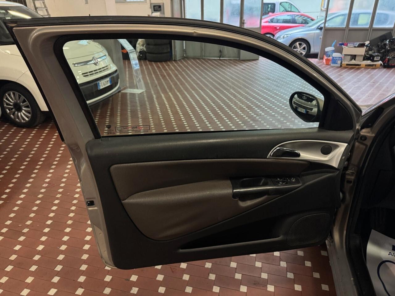 Lancia Ypsilon 1.2 Versus - IDEALE PER NEOPATENTATI