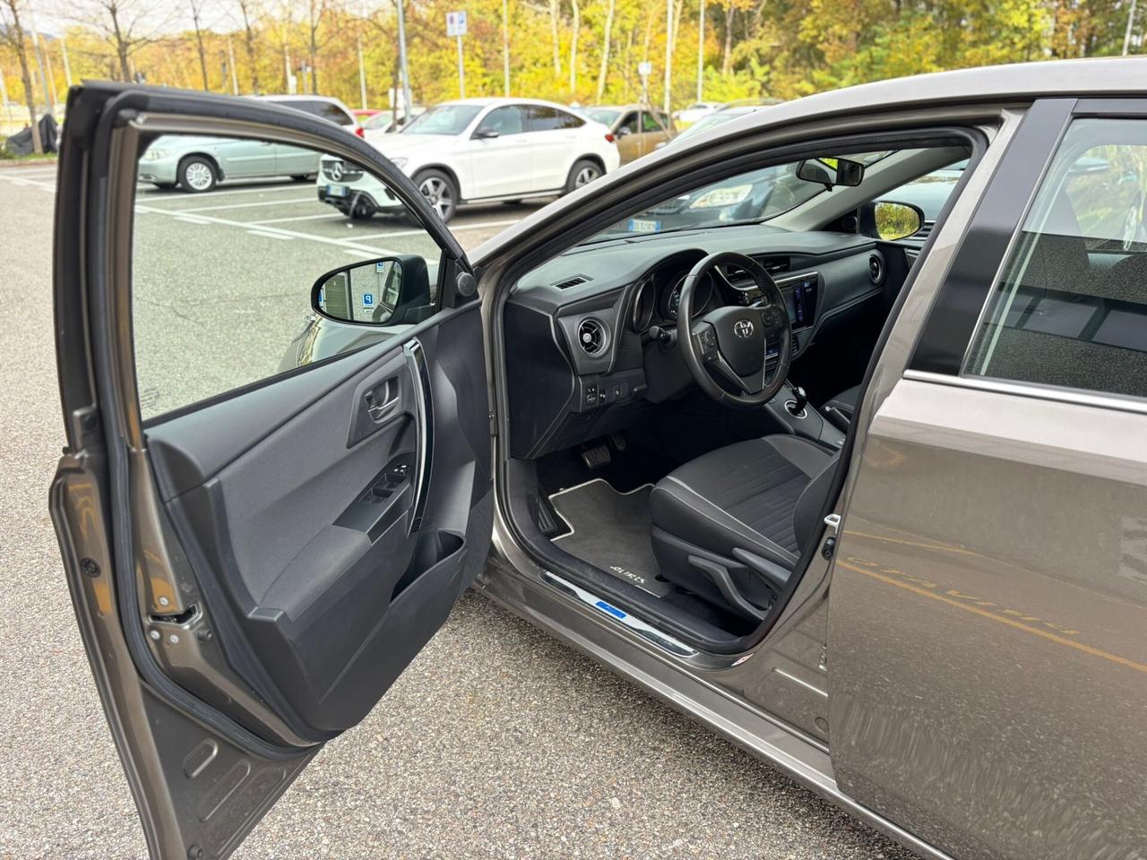 Toyota Auris 1.8 Hybrid Lounge