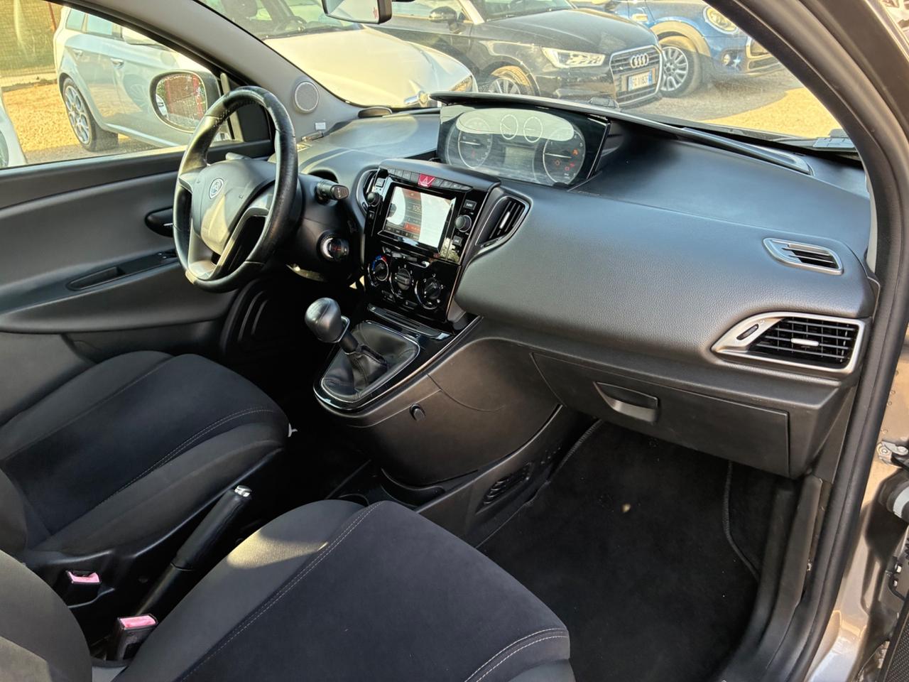 Lancia Ypsilon 1.2 69 CV Platinum