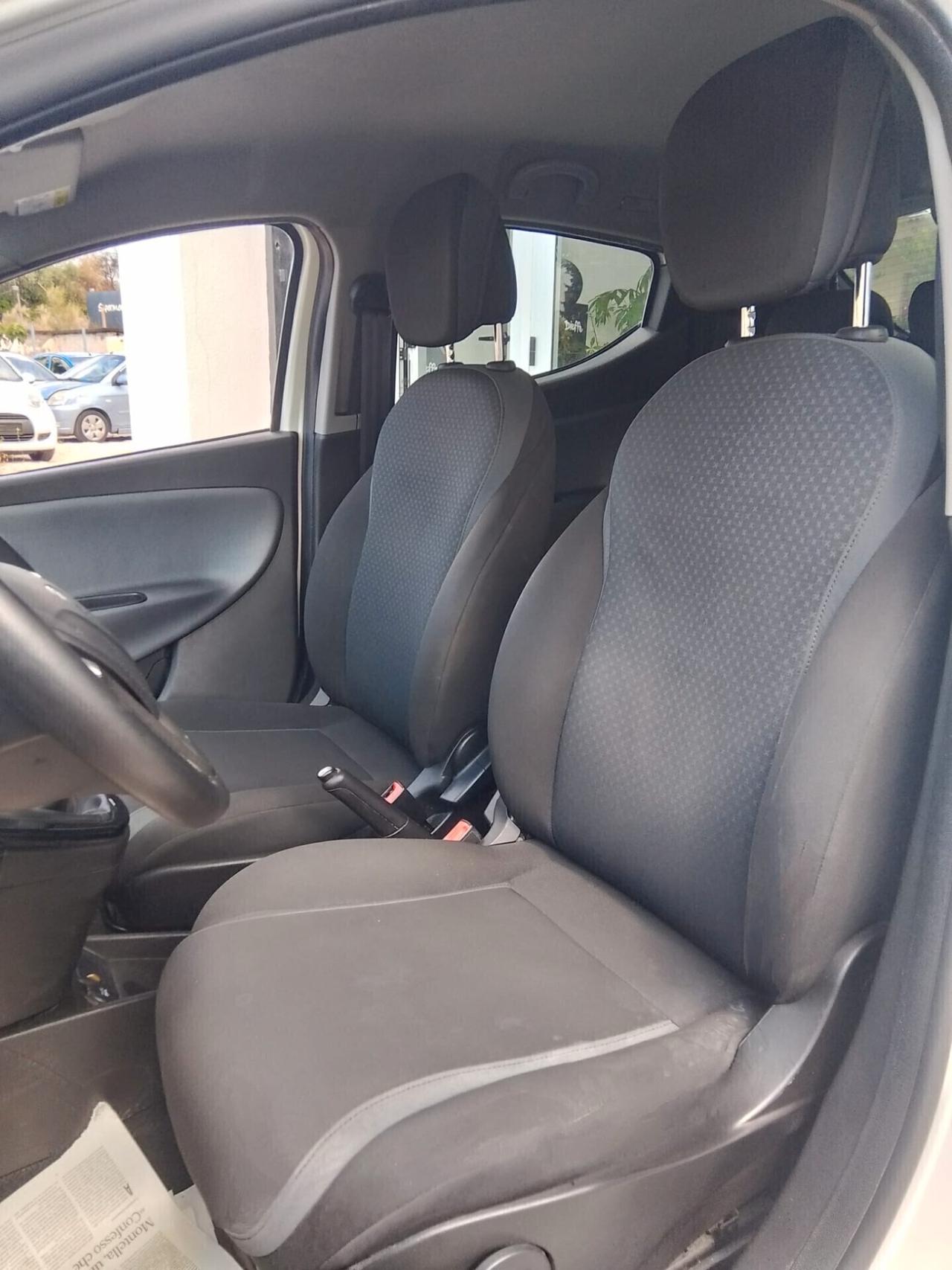 Lancia Ypsilon 1.2 69 CV 5 porte Platinum