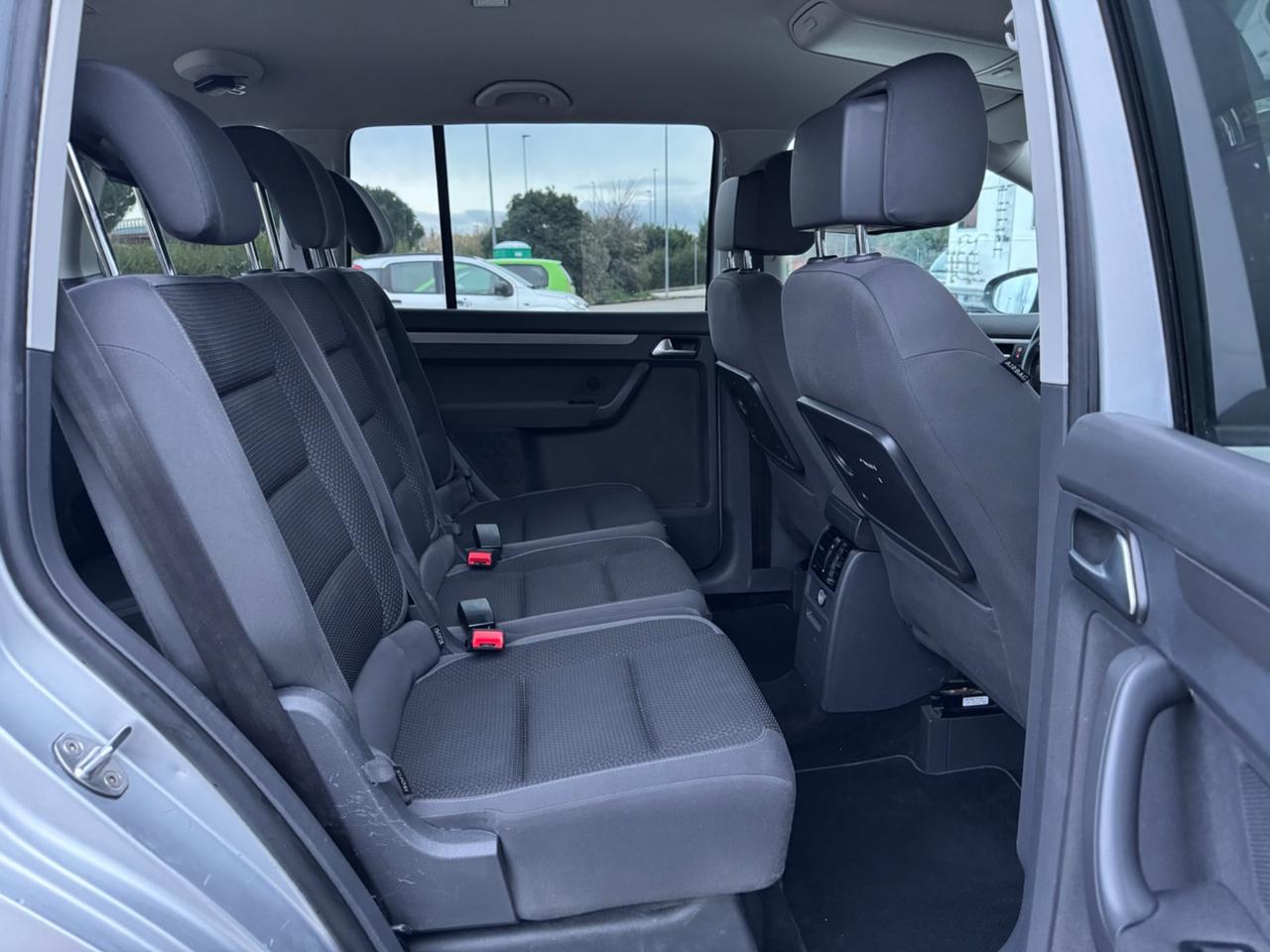 Volkswagen Touran 1.6 TDI DSG Business 7 posti 2015