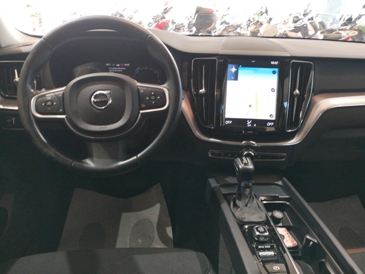 VOLVO XC60 (2017-->) XC60 D4 Geartronic Business