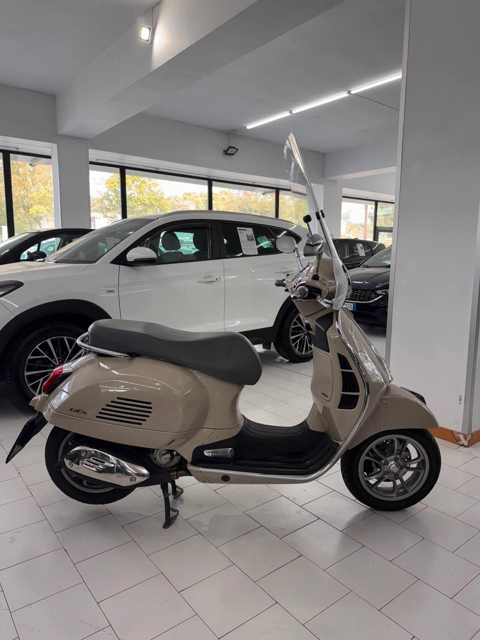 Piaggio Vespa 300 GTS GTS 300