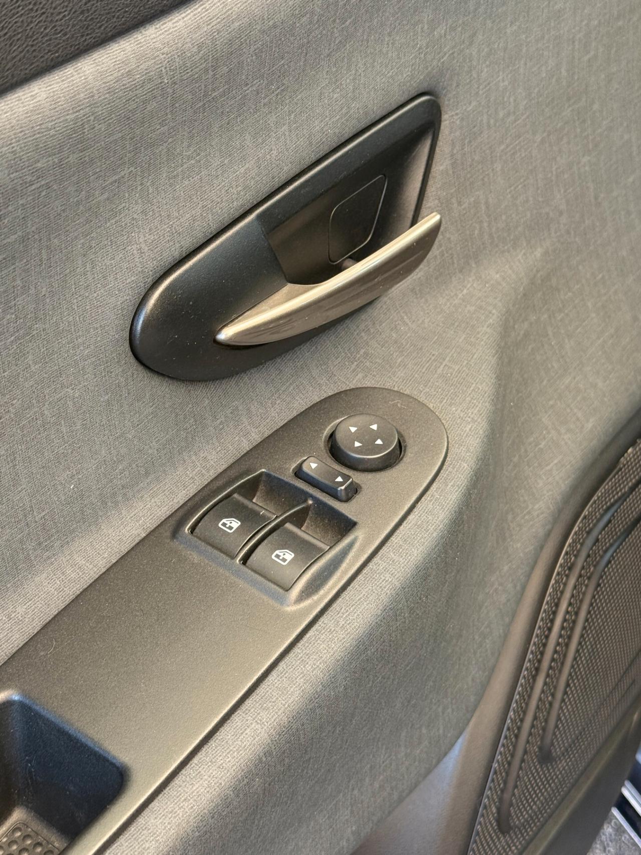 Lancia Ypsilon 1.0 FireFly 5 porte S&S Hybrid Ecochic Silver