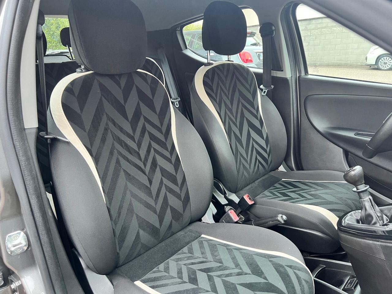 Lancia Ypsilon 1.2 Gold 69cv OK NEOPATENT. PDC/CLIMA/TEL. PERFET.