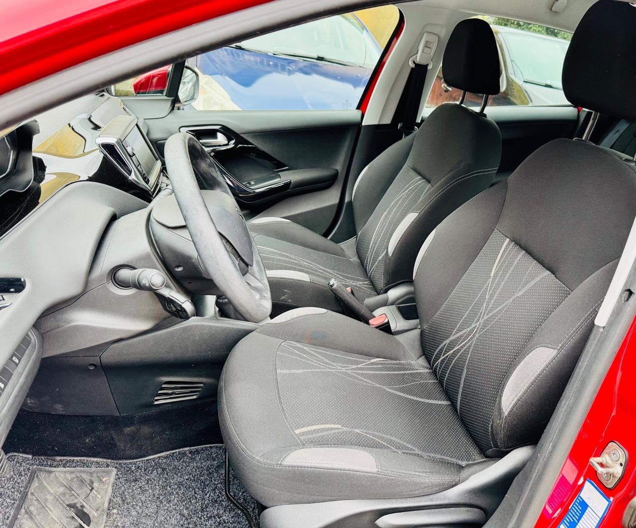 Peugeot 208 1.4 HDi 68 CV 5 porte Allure