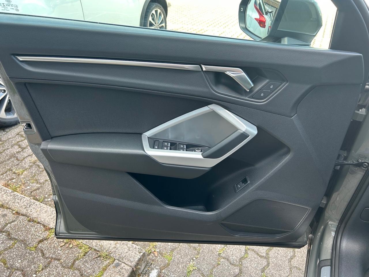 Audi Q3 35 1.5 tfsi mhev S line edition s-tronic
