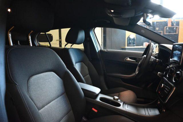 MERCEDES-BENZ GLA 180 D EXECUTIVE AUT.TEL CERCHI 17"VETRI SCURI SED.RISC