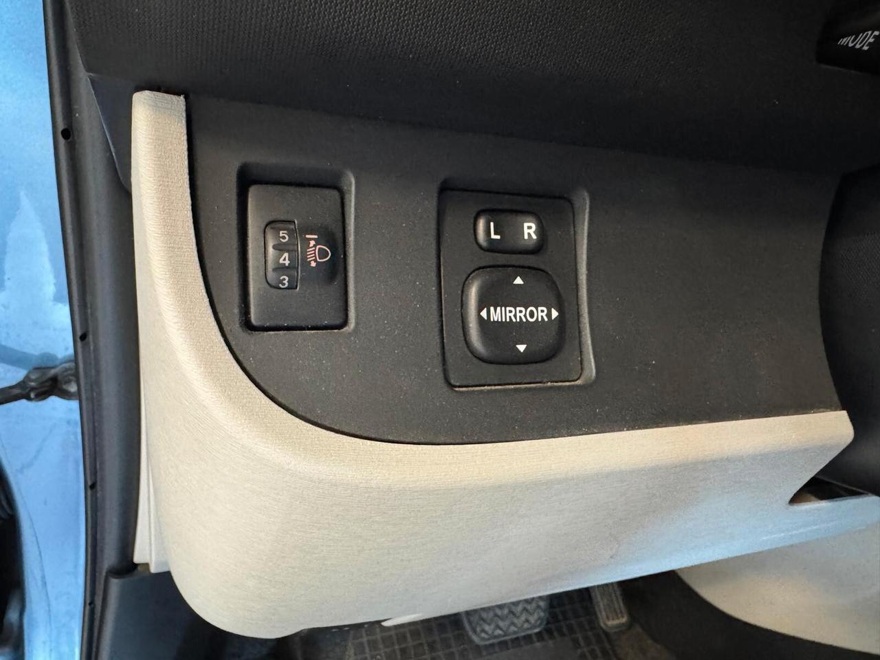 Toyota iQ 1.0 BENZ 68CV AUTOMATICA 2011
