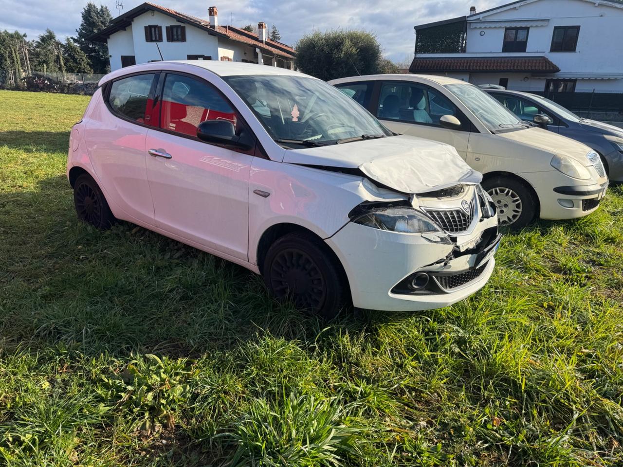 Lancia Ypsilon 1.0 FireFly 5 porte S&S Hybrid Ecochic Silver