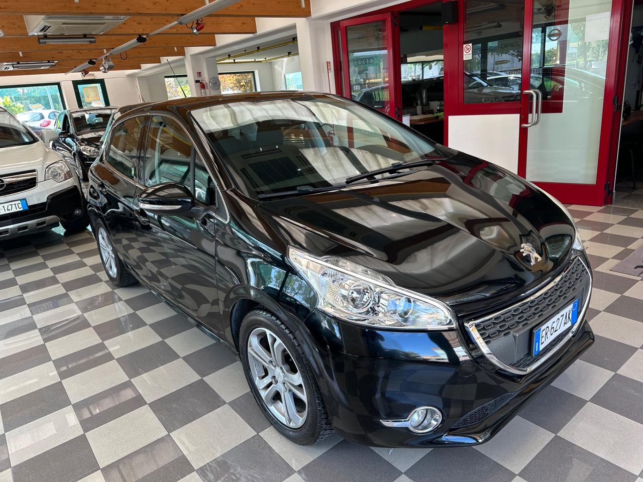 Peugeot 208 1.2 VTi 82 CV 5 porte Allure
