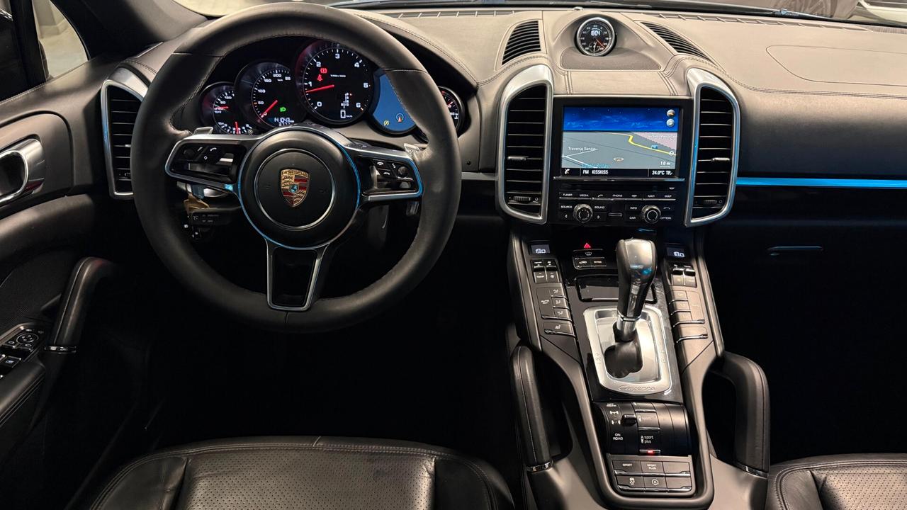 PORSCHE CAYENNE 3.0 DIESEL PLATINUM EDITION 2015
