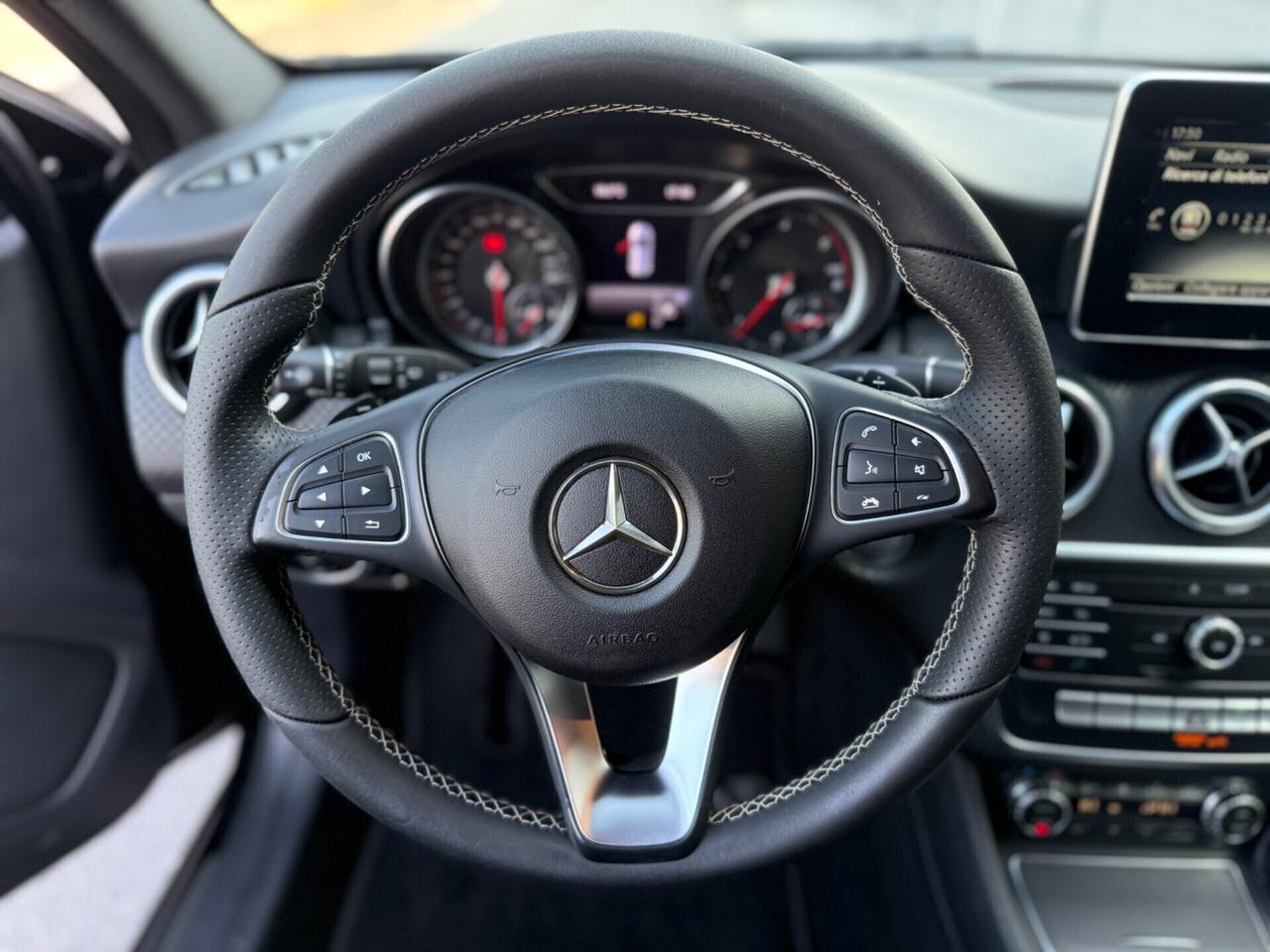 Mercedes-benz A 180 AMG Line - Premium Next auto