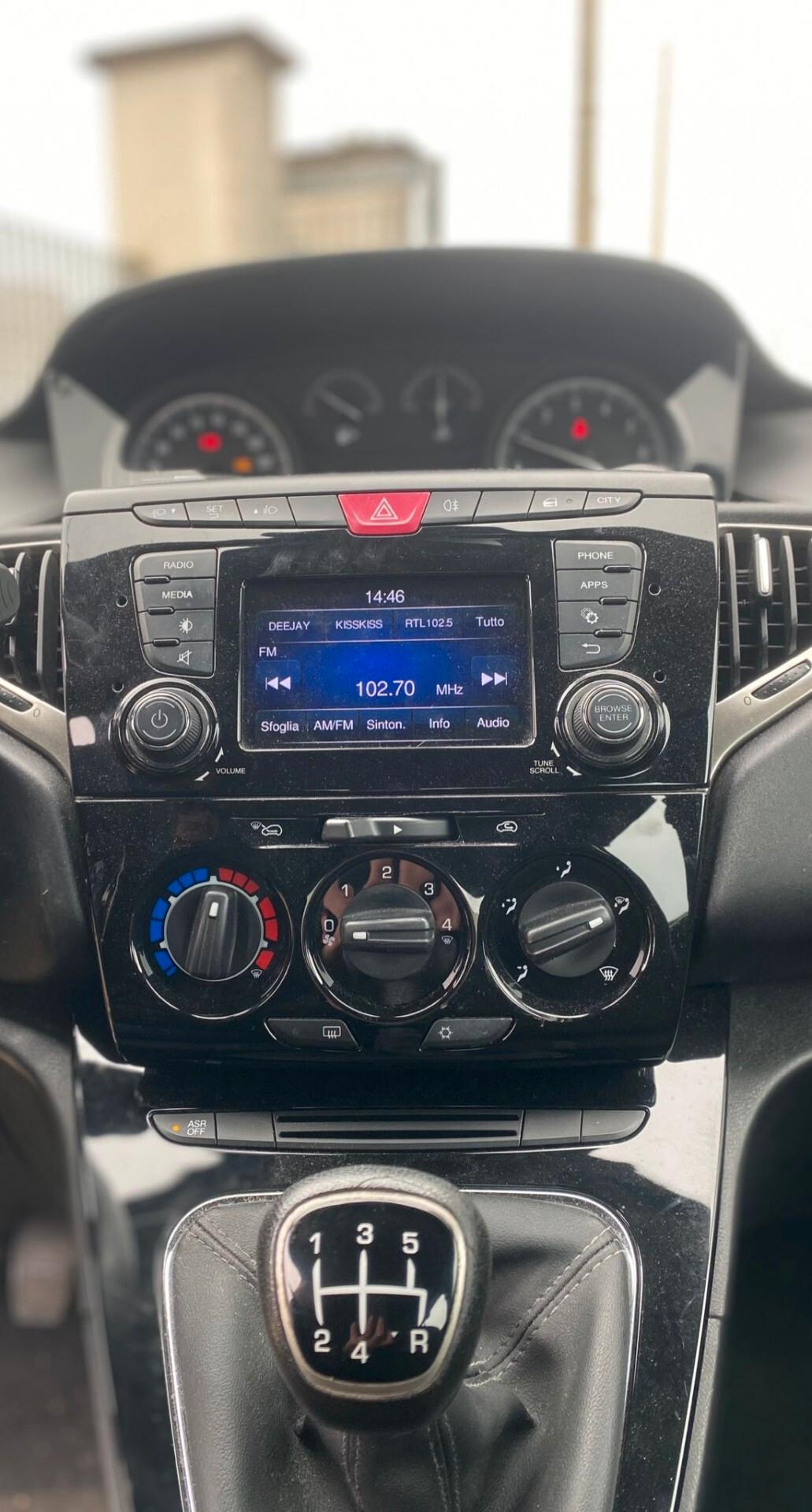 Lancia Ypsilon 1.2 69 CV 5 porte Platinum