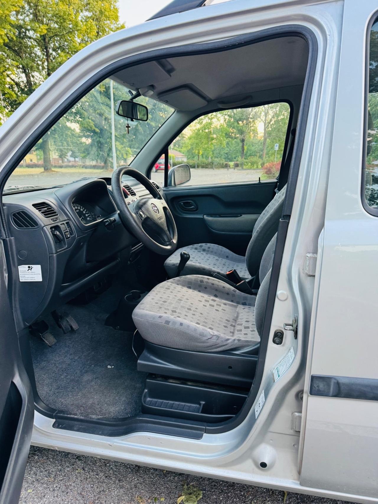 Opel Agila 1.2 16V Club