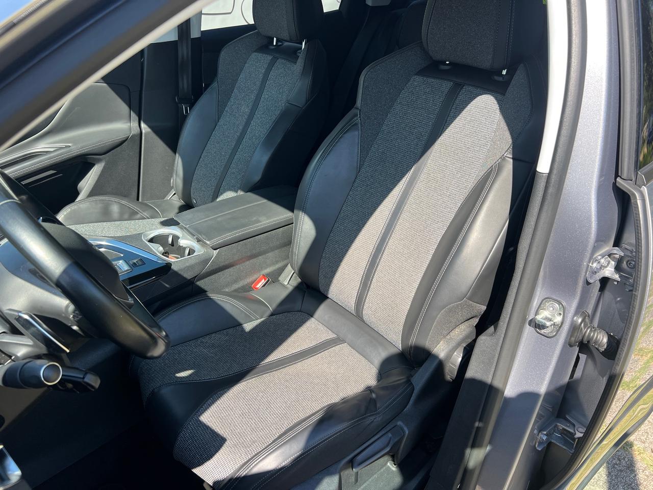 Peugeot 3008 1.6HDi 120CV EAT6 Allure-12/2017"UNIPRO"