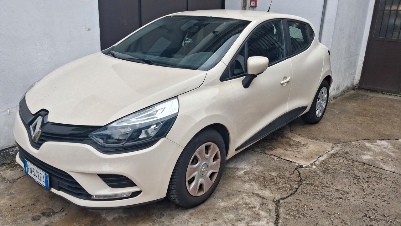Renault Clio 1.2 75 CV 5 porte Duel E6