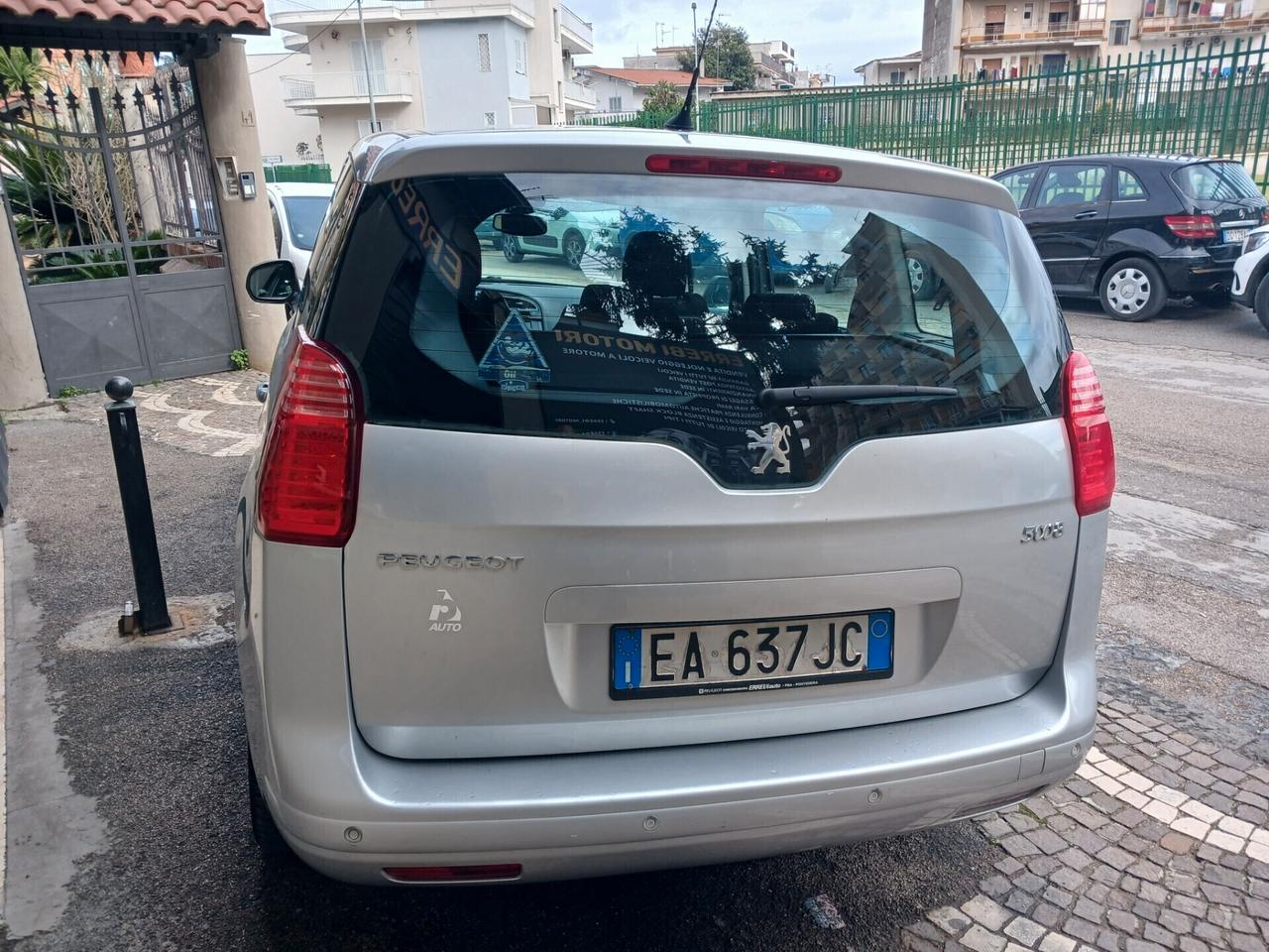 Peugeot 5008 1.6 HDi 7 POSTI