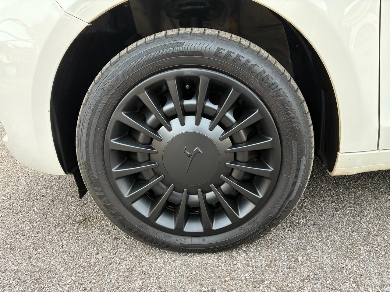 Lancia Ypsilon 1.0 FireFly Hybrid Silver