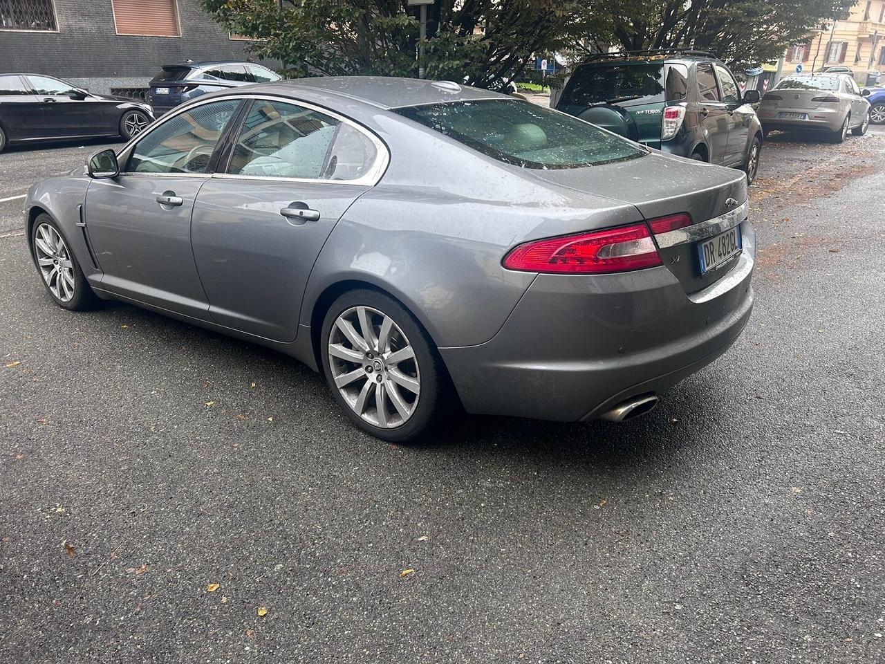 Jaguar XF Luxury impeccabile