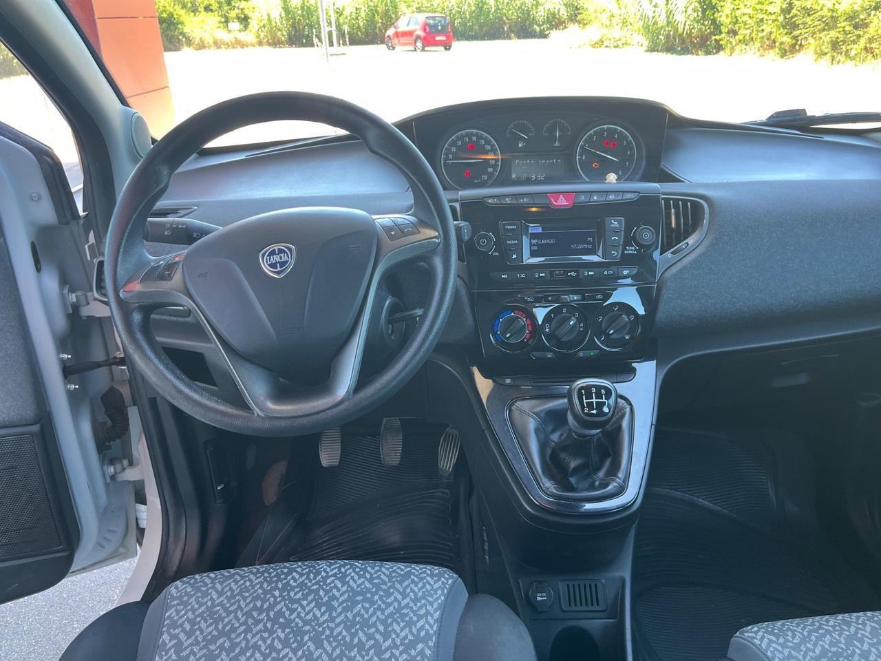 Lancia Ypsilon 0.9 TwinAir 85 CV 5 porte Metano Ecochic Platinum