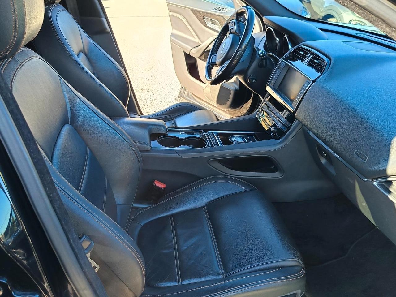 Jaguar F-Pace 2.0 D 180 CV AWD Portfolio