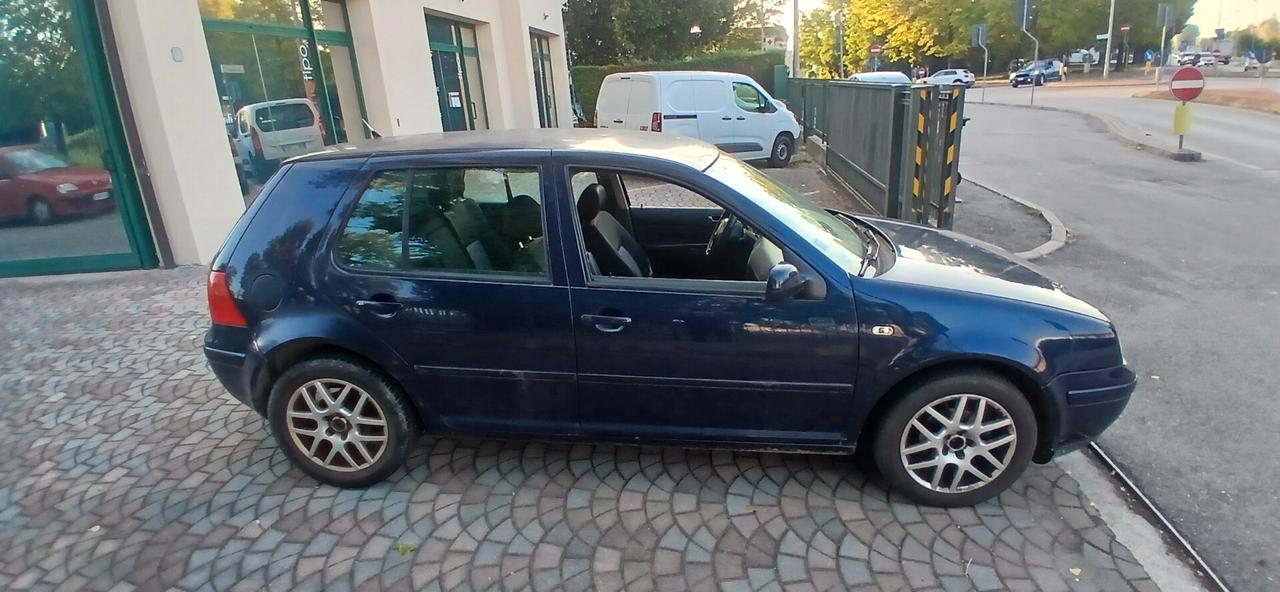 Volkswagen Golf 4 1.6 benzina euro 4 neopatentati