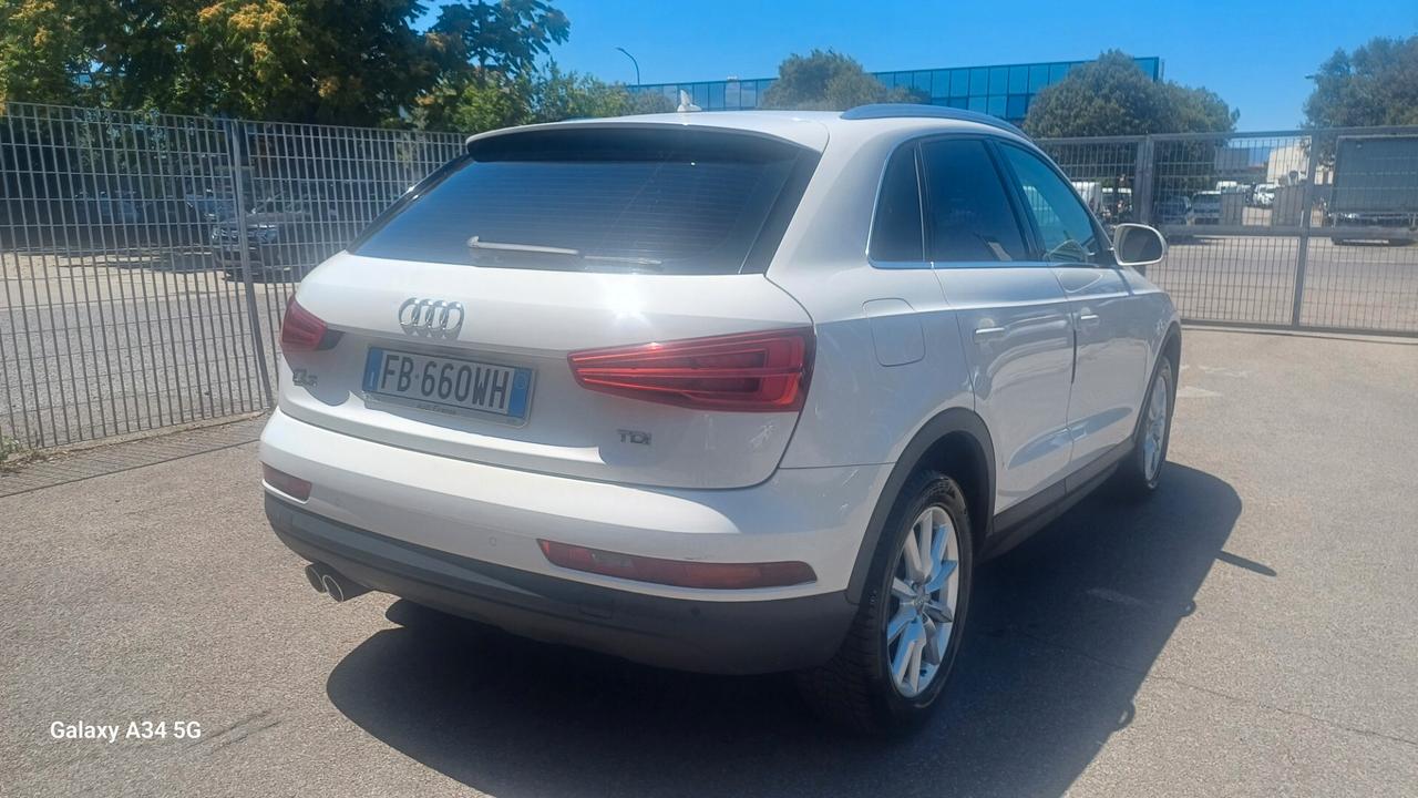 Audi Q3 2.0 TDI 150 CV S-Line Esterno