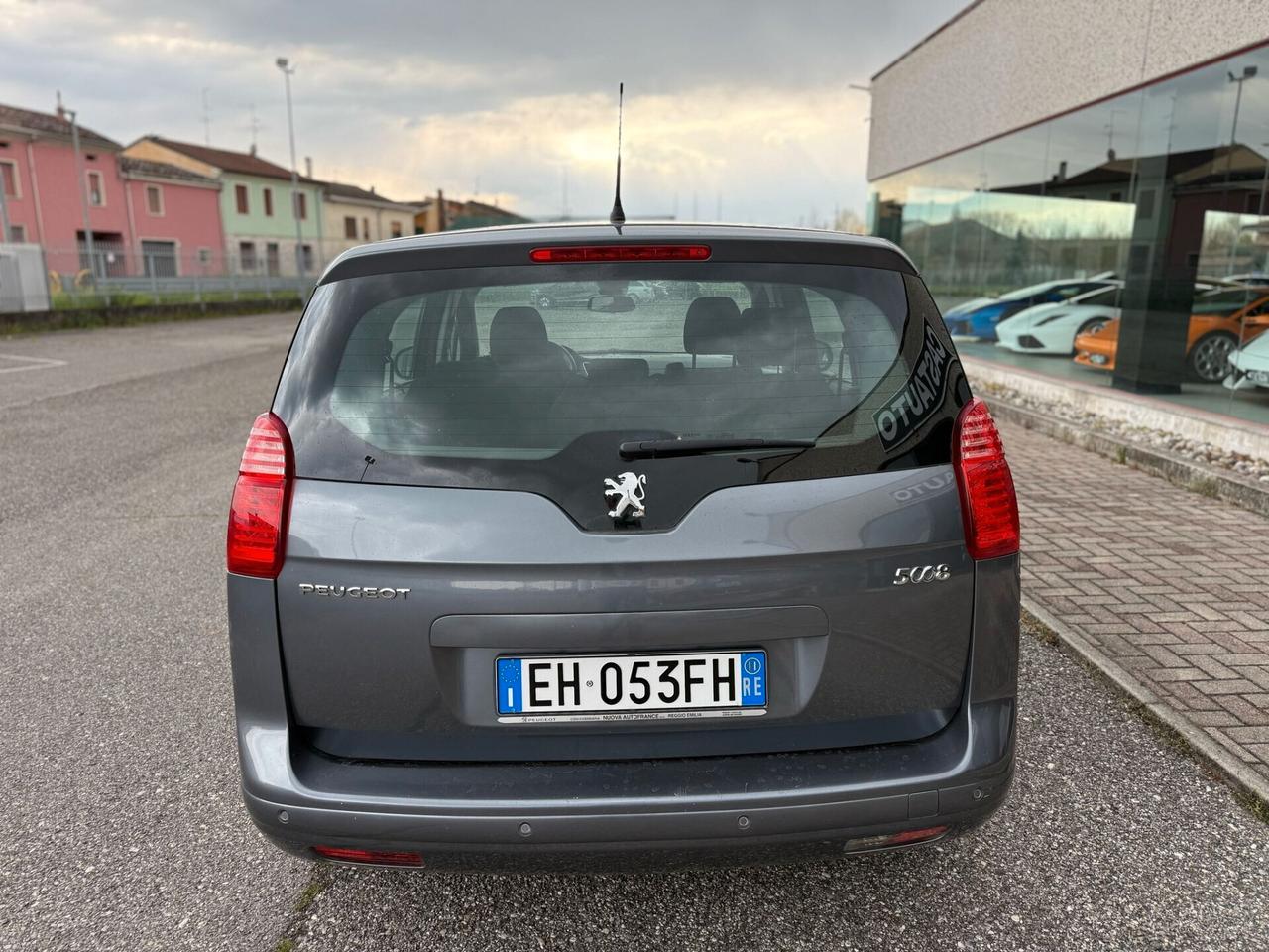 Peugeot 5008 1.6 HDi 112CV cambio robotizzato Tecno