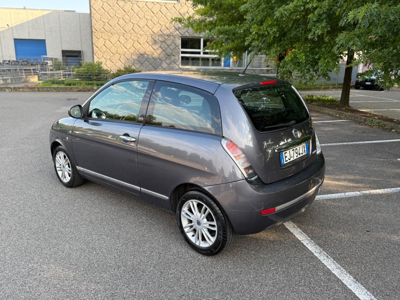 Lancia Ypsilon 1.2 69 CV Unyca